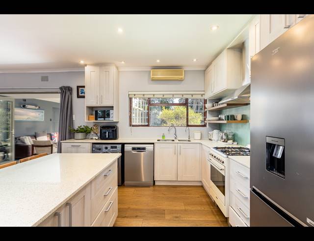 4 BEDROOM FREEHOLD FOR SALE IN TABLE VIEW